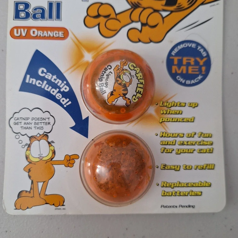 Vintage 2003 PAWS Garfield The‎ Cat Light-Up Catnip Ball Cat Toy